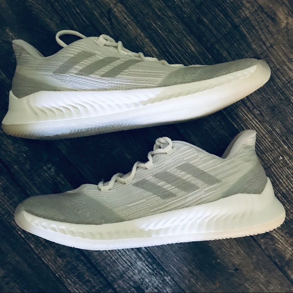 Men’s Adidas bounce shoe size 10 white/gray